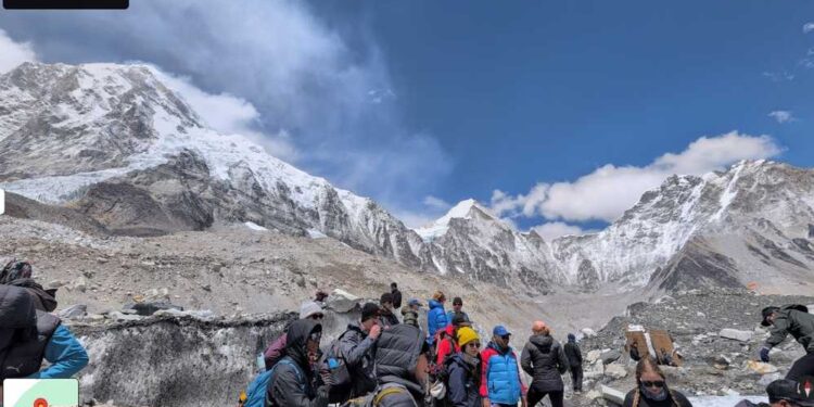 everest base camp street view nepal