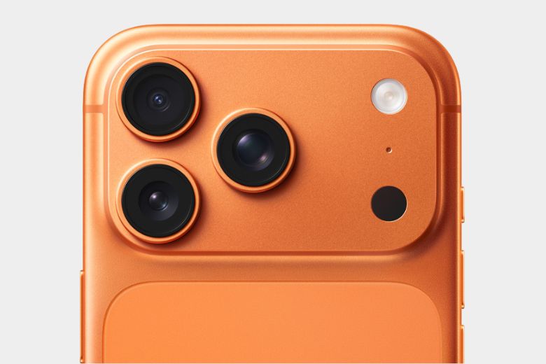 iPhone 17 Pro Max camera bar